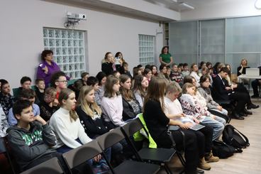Inscenizacja z udziałem uczniów wieluńskich szkół w Bibliotece Miejskiej - dotyczyła Nagrody Nobla